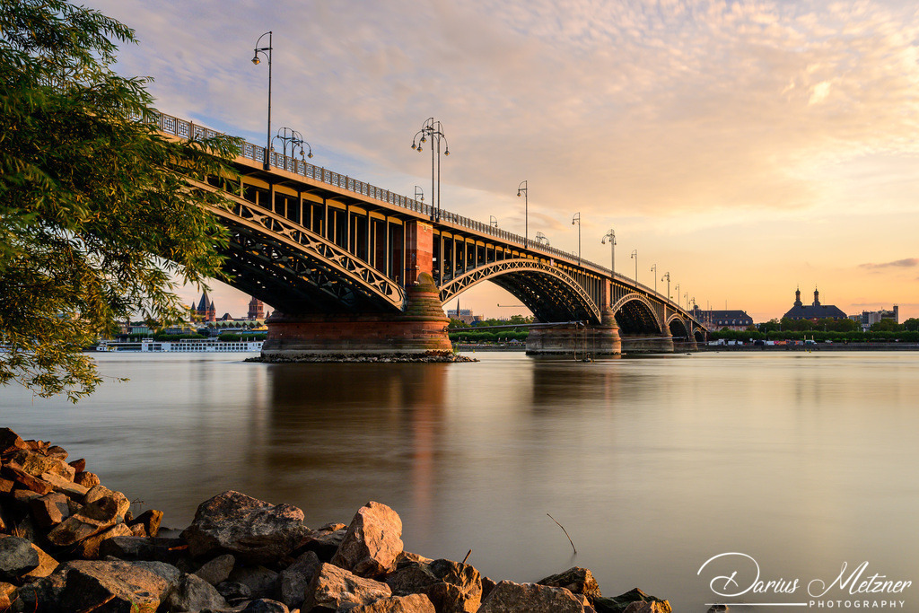 Die Theodor-Heuss-Brücke | Die Theodor-Heuss-Brücke zwischen Mainz und Mainz-Kastel