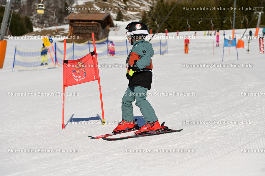 SRF_27.02.2026_137 | Skirennfotos,Serfaus,Fiss,Ladis,Kinderskirennen,Winter,Tirol,Oberland,skirace,SFL,feelfree,weil wir's genießen,ski,Ski,skifahren,Sonnenplateau, - Realisiert mit Pictrs.com