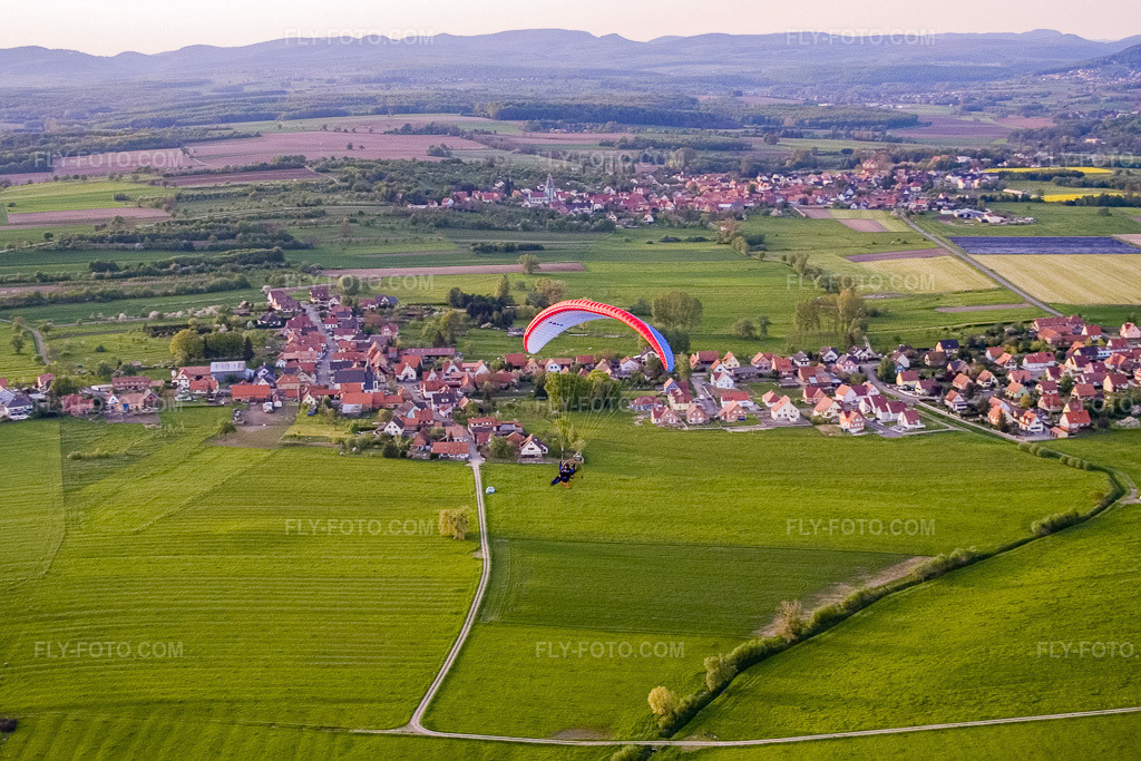 Aerial view: Paragliders over meadows at Eberbach in Forstheim in the state Bas-Rhin, France.Photo: IMG_10681.jpg taken on 05/04/2008 by Werner Riehm/FLY-FOTO.comResolution of the original: 3456 x 2304 px
