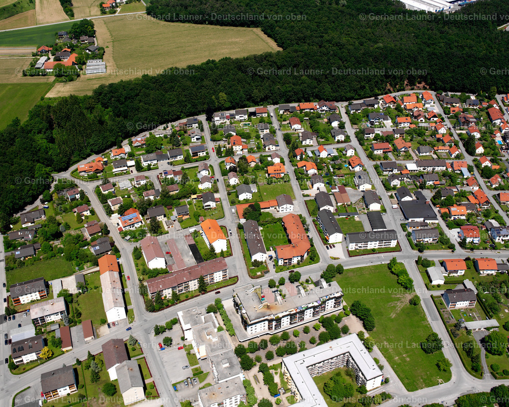 2600514 | GENDORF 09.06.2006 Wohngebiet einer Einfamilienhaus- Siedlung  in Gendorf im Bundesland Bayern, Deutschland // Single-family residential area of settlement  in Gendorf in the state Bavaria, Germany Foto: Gerhard Launer