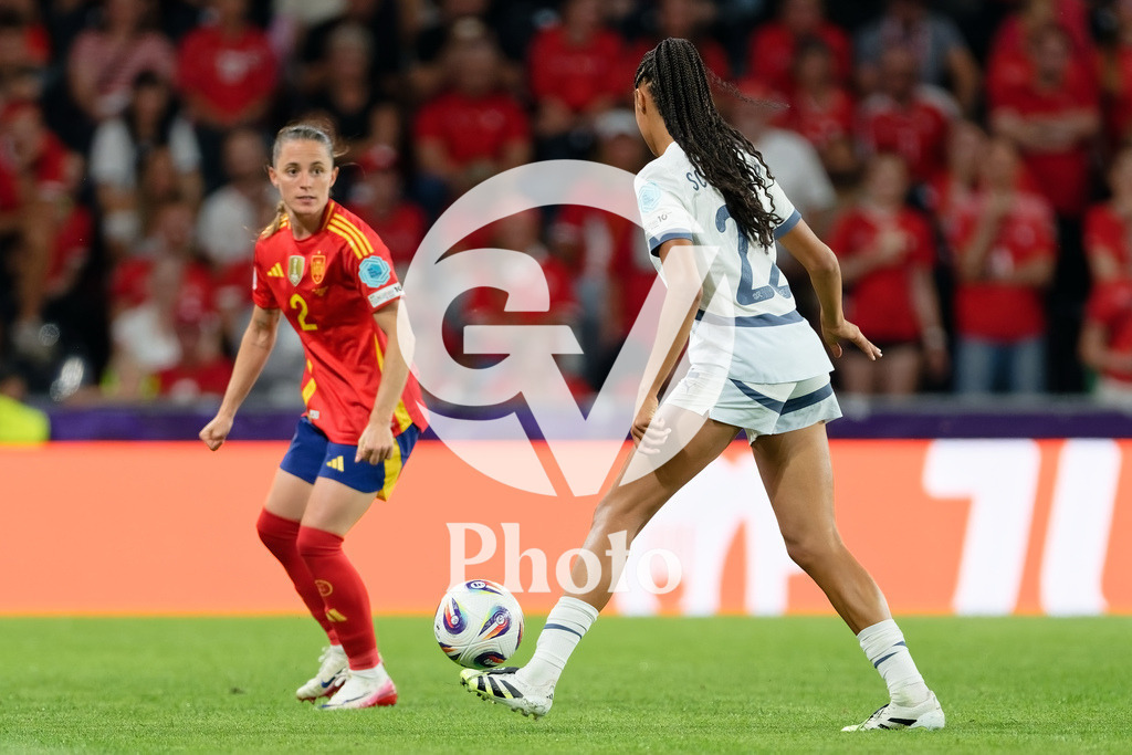 Spain v Switzerland - UEFA Women's EURO 2025 Quarter-Final | BERN, SWITZERLAND - JULY 18: Sydney Schertenleib of Switzerland controls the ball  during the UEFA Women's EURO 2025 Quarter-Final match between Spain v Switzerland at Stadion Wankdorf on July 18, 2025 in Bern, Switzerland. (Photo by Giuseppe Velletri/Sports Press Photo/Getty Images)