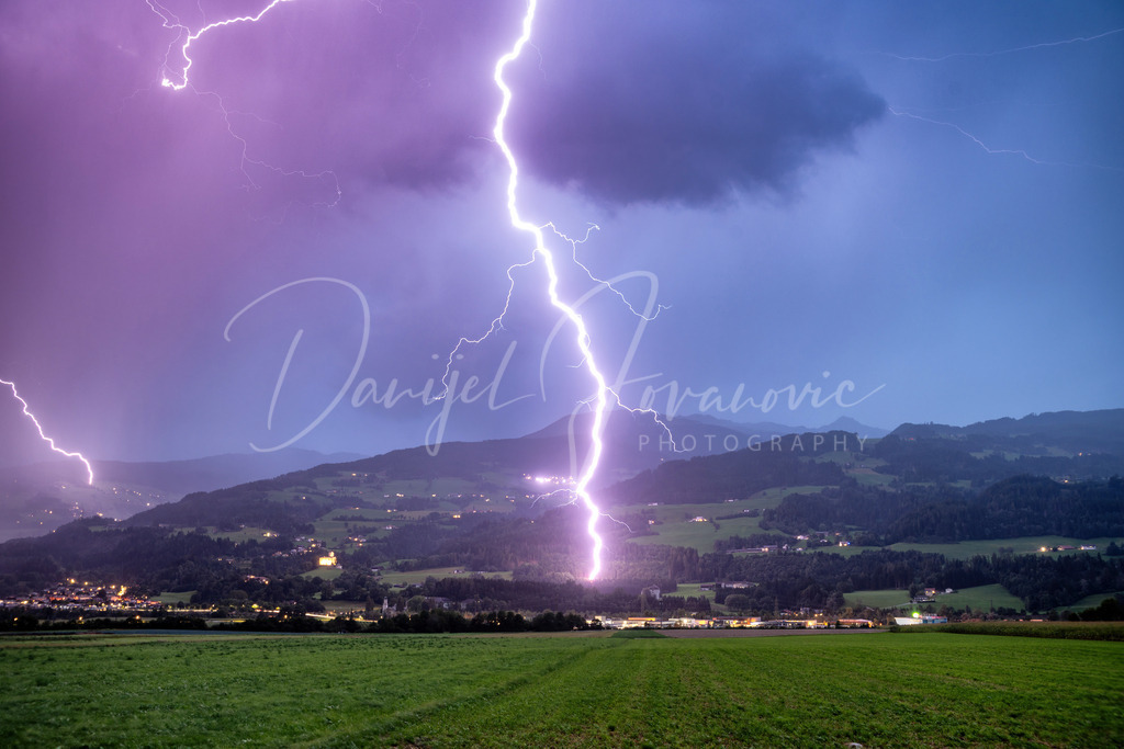 Blitzschlag | Heftiger Blitzeinschlag am Volderberg