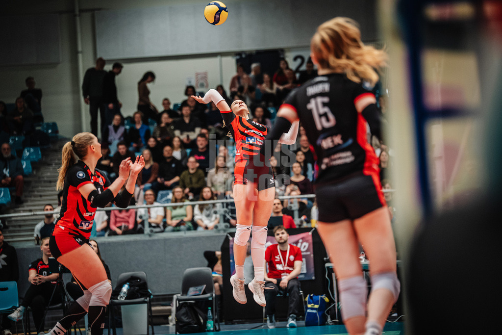 Volleyball | Frauen | Saison 2025/2026 | Volleyball Bundesliga | ETV Hamburger Volksbank Volleys vs. VC Wiesbaden | 14.03.2026 | Lilly Faroß (#16, ETV Hamburger Volksbank Volleys) beim Angriff
