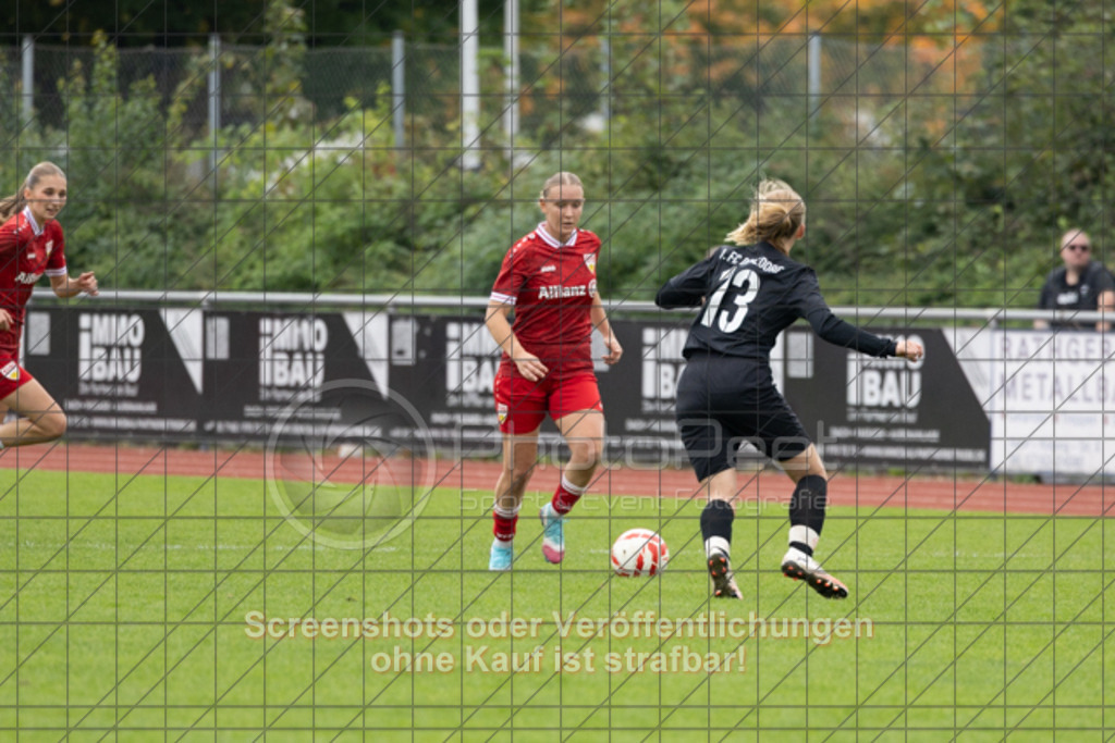 20251012_132032_0318 | #,1.FC Donzdorf (schwarz) vs. VfB Stuttgart II (rot), Fussball, Frauen-Verbandsliga Württemberg, 05. Spieltag, Saison 2025/2026, Rasenplatz Lautertal Stadion, Süßener Straße 16, 73072 Donzdorf, 12.10.2025 - 13:00 Uhr,Foto: PhotoPeet-Sportfotografie/Peter Harich