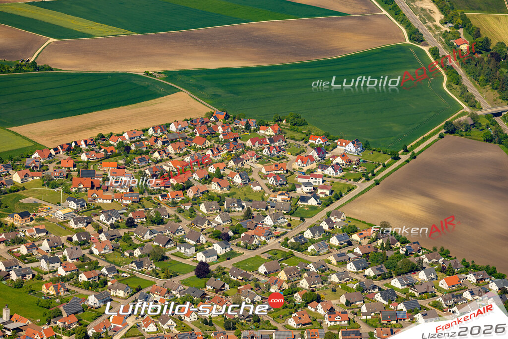 Das Luftbild zeigt :  Fünfstetten - Die Luftaufnahme wurde 2024 vom UL-Flugzeug aus erstellt ( keine Drohne ) - Hochauflösende Luftaufnahme - Für grossformatige Ausdrucke geeignet. Die Geschenkidee !Mit Lizenz und Bildrechte bestellbar