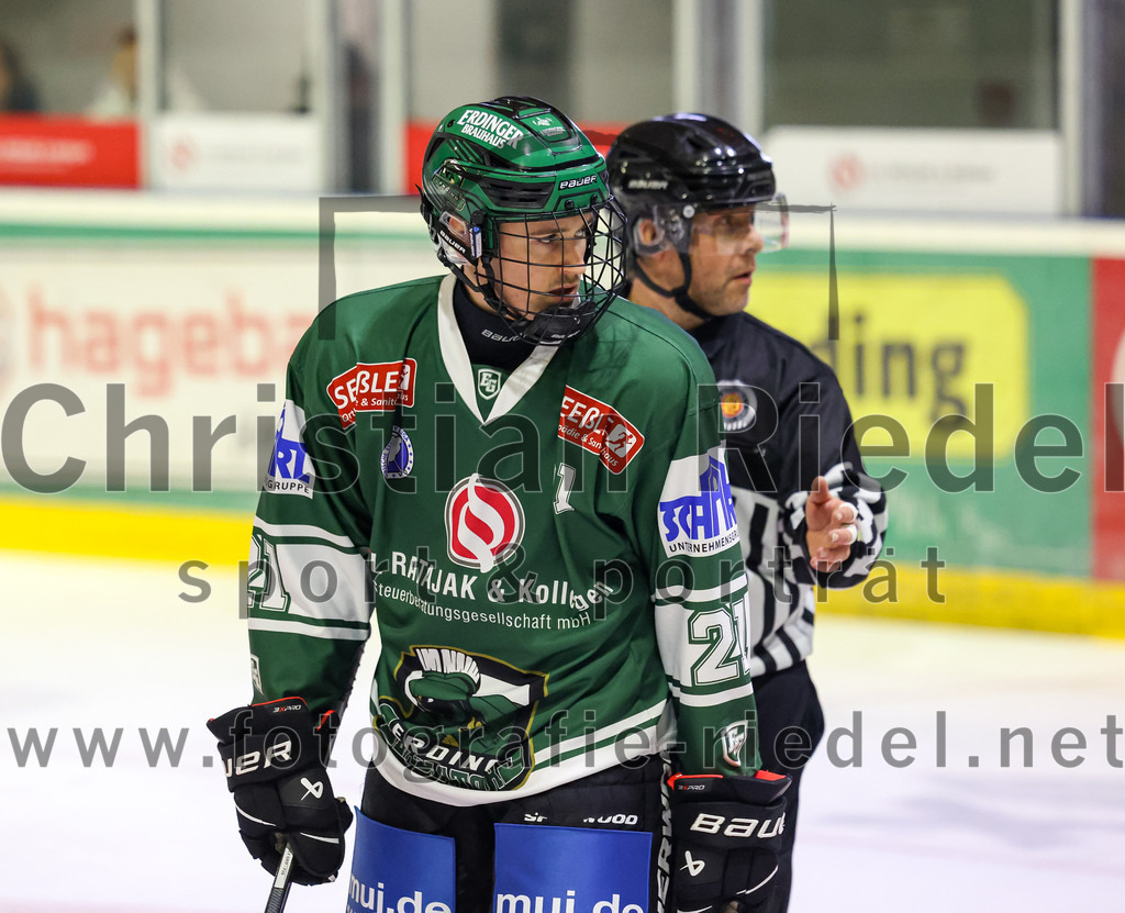 2023-10-20_137_TSV_Erding_gegen_EHC_Klostersee | Erding, Deutschland, 20.10.2023:.Eishockey, Bayernliga Vorrunde 2023 / 2024, 2. Spieltag, TSV Erding gegen EHC Klostersee, Endergebnis: 7:2..Erik Modlmayr (Erding Gladiators, #21)..Foto: Christian Riedel / fotografie-riedel.net