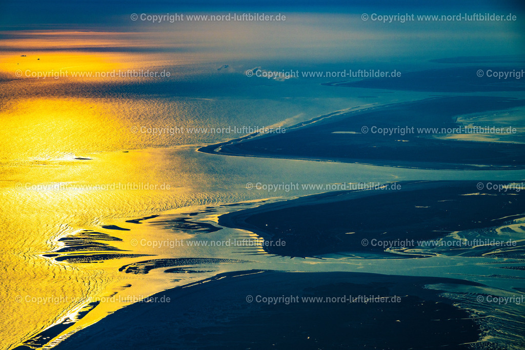 Baltrum_Langeoog_Spiekeroog_Sonnenaufgang_ELS_4527190523 | BALTRUM 19.05.2023 Wattenmeer der Nordsee- Küste beim Sonnenaufgang in Baltrum im Bundesland Niedersachsen, Deutschland. Weiterführende Informationen bei: Nordseeheilbad Insel Baltrum. // Wadden Sea of North Sea Coast at sunrise in Baltrum in the state Lower Saxony, Germany. Further information at: Nordseeheilbad Insel Baltrum. Foto: Martin Elsen