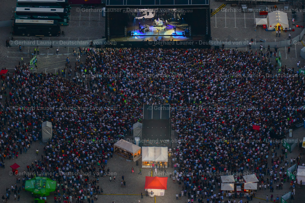 3703124 | Bryan Adams Konzert am 04.05.2017 Residenzplatz, Würzburg