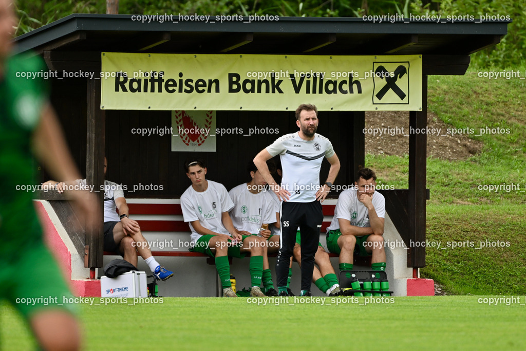 ATUS Nötsch vs. SC Landskron | Spielerbank SC Landskron, Headcoach SC Landskron Stefan Stresch, #15 Gabriel Staguller SC Landskron, #17 Nicolas Cramaro SC Landskron, #4 Ingo Mailänder SC Landskron, ATUS Nötsch vs. SC Landskron, ATUS Nötsch vs. SC Landskron am 26.07.2025 in Nötsch (Dobratsch Arena), Austria, (Photo by Bernd Stefan)