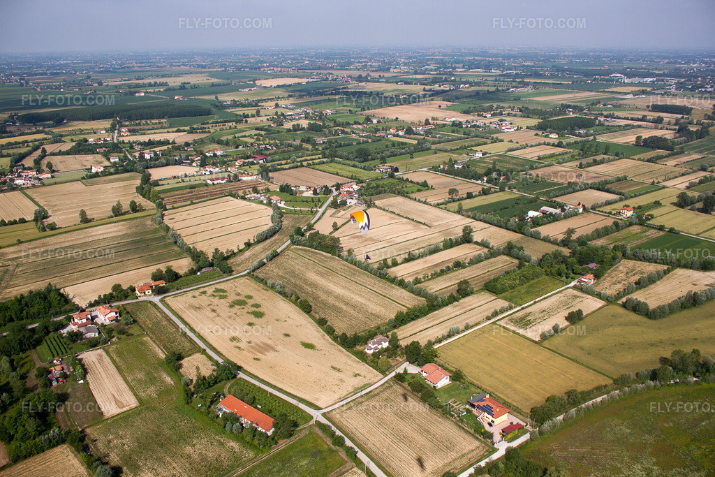 Aerial view: View of the town in Settimo in the state Veneto, Italy.Photo: IMG_050391.jpg taken on 06/08/2012 by Werner Riehm/FLY-FOTO.comResolution of the original: 4752 x 3168 px