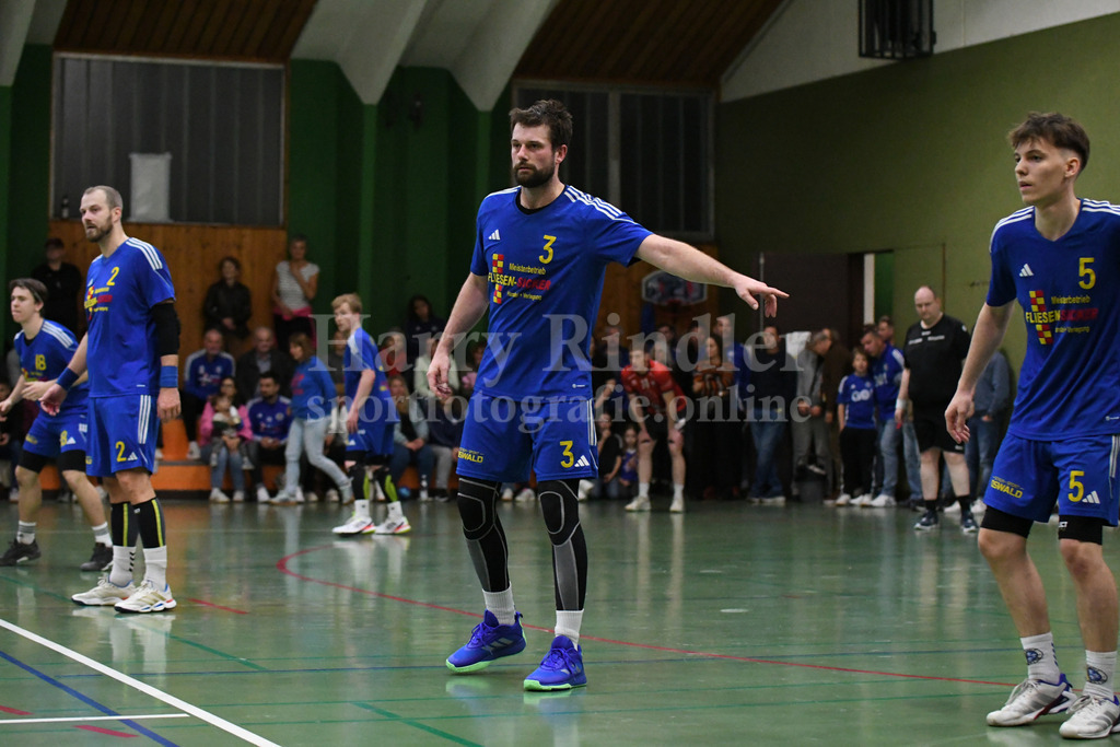 SSG Metten :  TSV 1861 Mainburg  | Der Chef auf der Platte Jan Matousik (SSG Metten #3) führte die jungen Spieler - Realisiert mit Pictrs.com