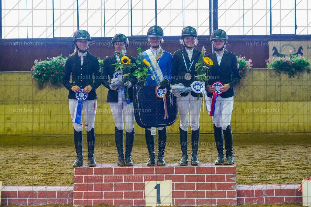 20221002-FAH09440 | Obberbayerische Meisterschaften Vielseitigkeit 2022, Schwäbische Meisterschaften Vielseitigkeit 2022, Mertingen, Schwaben, Bayern, Geländeturnier, Buschreiter, Turnierfotografen Bayern, Fotoagentur Herrmann,  Bayerische Meisterschaften VS Jun. / JR / Pony:, Turnierbilder, Pferdebilder, Turnierfotos, Pferdesortfotografie, Reitsportfotograf, Pferdeshooting