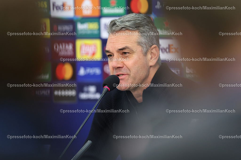 UCL10122401117 | 10.12.2024, Fußball, UEFA Champions League, Schachtar Donezk - FC Bayern München, Arena AufSchalke Gelsenkirchen, 8. Spieltag Saison 2024 2025: Pressekonferenz nach dem Spiel mit den Trainern - Cheftrainer Marino Pusic (Trainer Schachtar Donezk)DFB regulations prohibit any use of photographs as image sequences and or quasi-video.