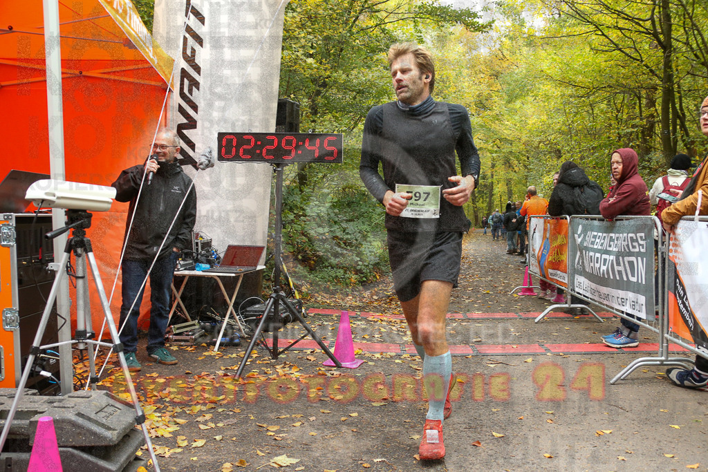 251026_1231_EX1_0594 | Sportfotografie im Rhein-Sieg Kreis, Köln, Bonn, NRW, Rheinland Pfalz, Hessen, etc. Unser Tätigkeitsfeld umfasst den Laufsport vom Volkslauf über den Marathon, Duathlon, Triathon bis zum Ultralauf wie Kölnpfad Ultra oder Schindertrail.