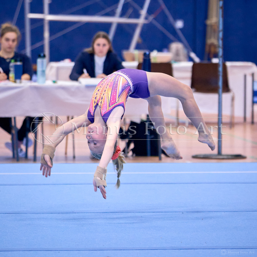 2024-10-06-3-C-DSC01744 | Professionelle Sportfotografie in Hamburg, Schleswig-Holstein und Niedersachsen – spezialisiert auf Rhönrad, Geräteturnen, Leistungsturnen und rhythmische Sportgymnastik. Bundesweite Begleitung von Rhönrad-Events. Jetzt Sport-Fotos - Realisiert mit Pictrs.com