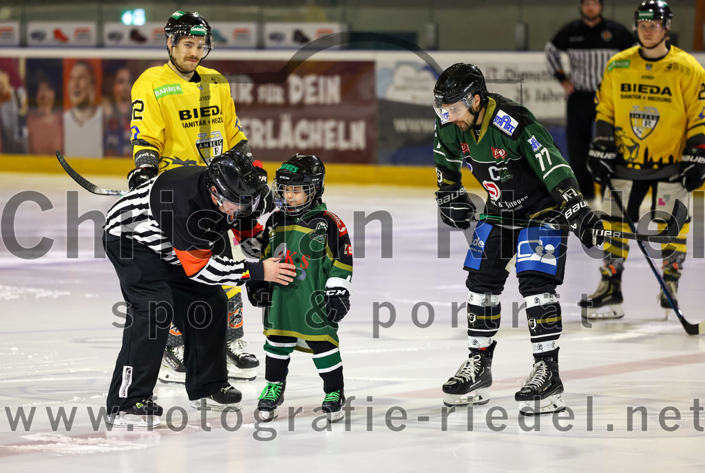 2022-11-20_006_TSV_Erding_gegen_ERSC_Amberg | Erding, Deutschland, 20.11.2022:
Eishockey, Bayernliga 2022 / 2023, 15. Spieltag, TSV Erding gegen ERSC Amberg, Endergebnis: 5:1

Philipp Michl (Erding Gladiators, #77)

Foto: Christian Riedel / fotografie-riedel.net
