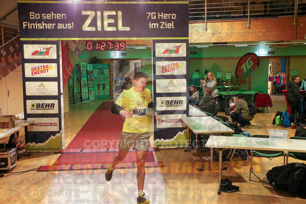 241208_1053_EX1_3962 | Sportfotografie im Rhein-Sieg Kreis, Köln, Bonn, NRW, Rheinland Pfalz, Hessen, etc. Unser Tätigkeitsfeld umfasst den Laufsport vom Volkslauf über den Marathon, Duathlon, Triathon bis zum Ultralauf wie Kölnpfad Ultra oder Schindertrail.