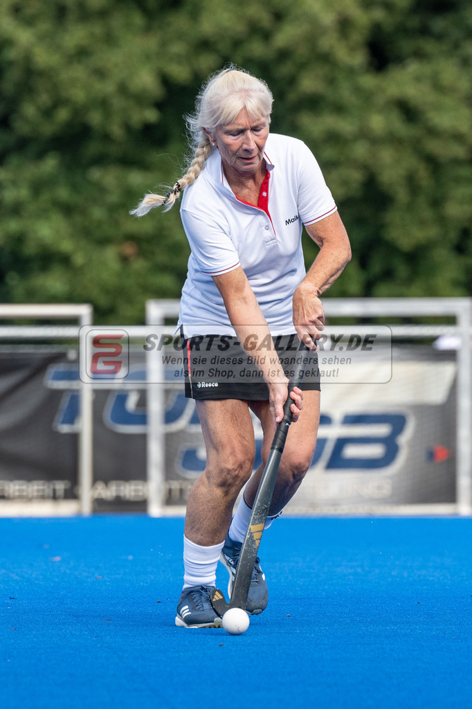 SFE_20240817_0142 | Krefeld, Deutschland, 17.08.2024:  European Cup for Recreational Hockey Players im KTHC Stadion Rot-Weiss Köln Tennis and Hockey Club am 17.08.2024 in Krefeld, Deutschland. (Foto von Stephan Fehrmann)Krefeld, Germany, 17.08.2024: European Cup for Recreational Hockey Players in KTHC Stadion Rot-Weiss Köln Tennis and Hockey Club at 17.08.2024 in Krefeld, Deutschland. (Foto from Stephan Fehrmann)
