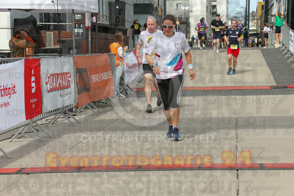 250920_1328_EX1_4782 | Sportfotografie im Rhein-Sieg Kreis, Köln, Bonn, NRW, Rheinland Pfalz, Hessen, etc. Unser Tätigkeitsfeld umfasst den Laufsport vom Volkslauf über den Marathon, Duathlon, Triathon bis zum Ultralauf wie Kölnpfad Ultra oder Schindertrail.
