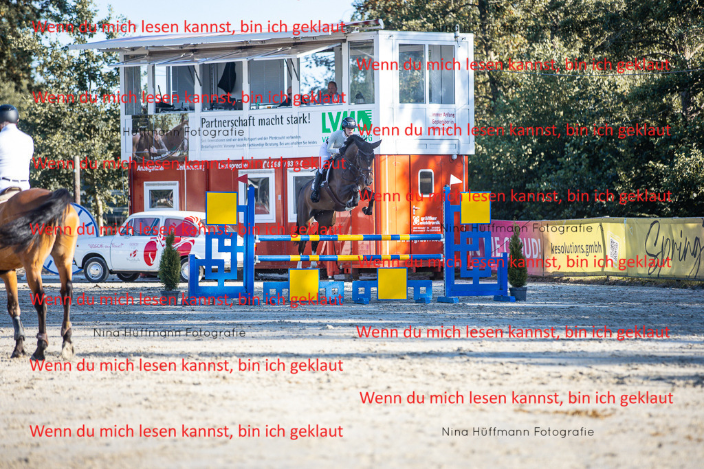 BK1A6172 | Turnierbilder Turnierfotos Nina Hüffmann Turnierfotografie Pferdefotografie Tierzeichnung Haustierzeichnung Pferdezeichnung Hundezeichnung Videograf  - Realisiert mit Pictrs.com