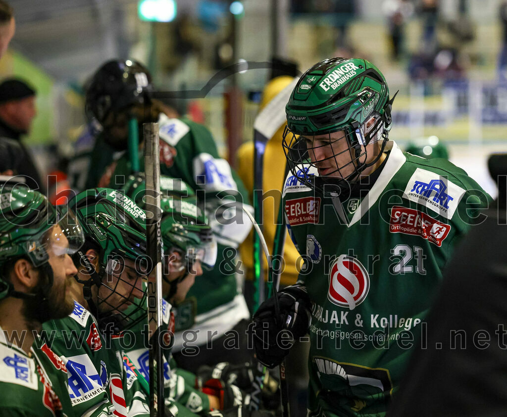 2024-01-26_074_TSV_Erding_gegen_HC_Landsberg | Erding, Deutschland, 26.01.2024:
Eishockey, Bayernliga Vorrunde 2023 / 2024, 28. Spieltag, TSV Erding gegen HC Landsberg, Endergebnis: 6:2

Erik Modlmayr (Erding Gladiators, #21)

Foto: Christian Riedel / fotografie-riedel.net