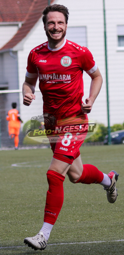 Bünder SV - TV Elverdissen | Auf dem Bild zu sehen: rot Bünder SV: Denis Müller Bünder SV, TV Elverdissen, Saison 26/27, Kreisliga A, Bünde, Deutschland - Realisiert mit Pictrs.com
