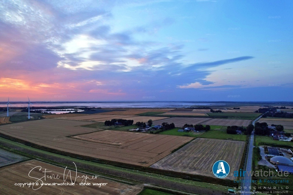 Windpark - Simonsberg | Entdecken Sie atemberaubende Luftbilder und Fotografien auf airwatch.de - Tauchen Sie ein in eine Welt voller faszinierender Aufnahmen aus der Vogelperspektive.