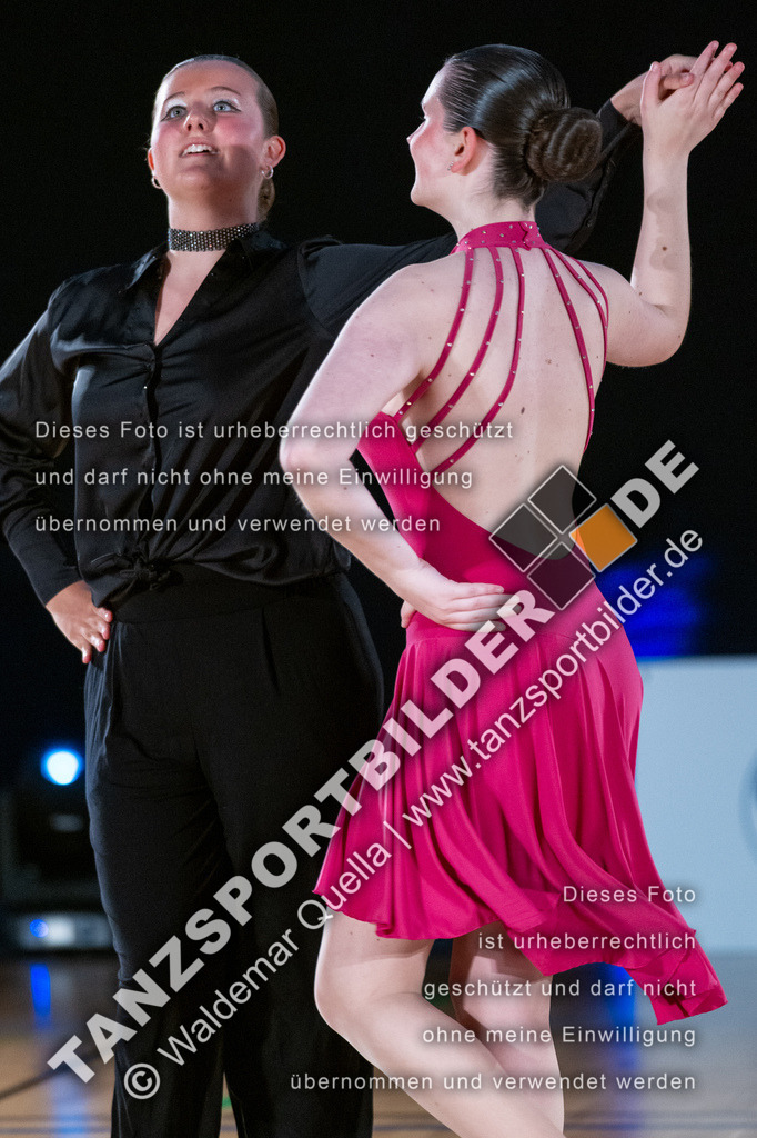 20250503-00571 | Hier finden Sie Tanz Bilder vom Latein und Standard Formationen tanzen. Sportbilder vom Tanzsport. Schöne Fotos und von Weltmeisterschaft, Europameisterschaft, Bundesliga, Regionalliga, Oberliga und Landesliga sowie von GOC Stuttgart, DanceComp, WM Bremen