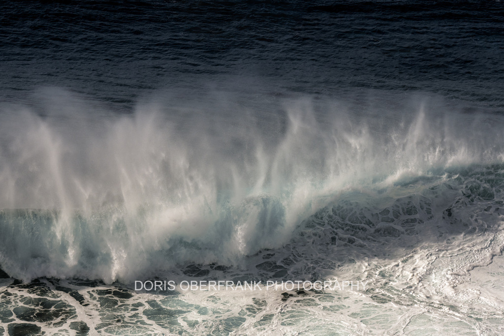 Rushing wave | Nazaré: Rushing wave - Realisiert mit Pictrs.com