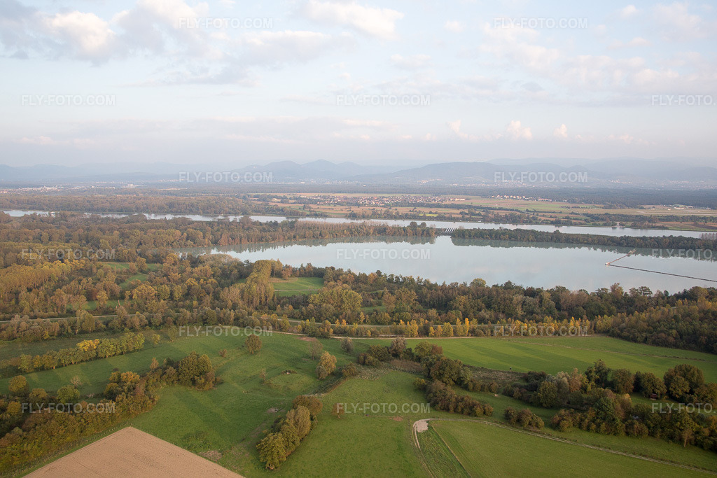 Aerial view: View of the town in Fort-Louis in the state Bas-Rhin, France.Photo: IMG_074365.jpg taken on 10/04/2014 by Werner Riehm/FLY-FOTO.comResolution of the original: 5472 x 3648 px