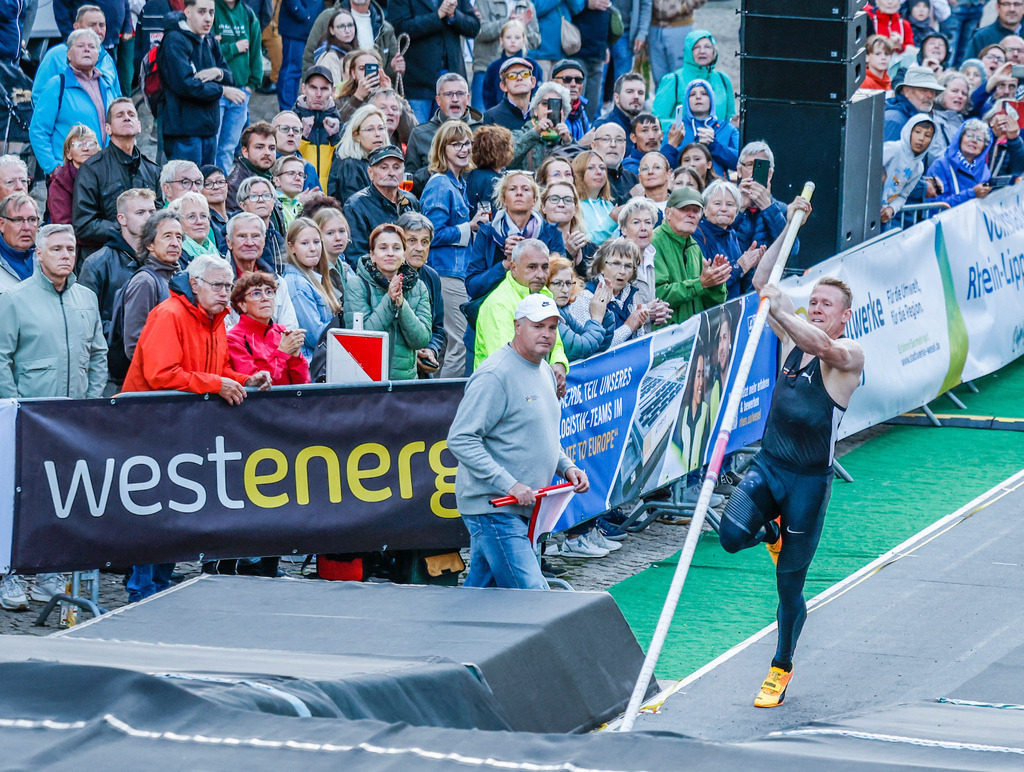 top-top.de 240913-202 | Foto, Video, Fotografie, Videografie, Fotobox, DJ, Discjockey, Musik, Musikbox, Veranstaltung, Photobooth, Amazon, Ebay, Buchtipp, Bestseller, Autor, Verlag, Buch, Wesel, Hamminkeln, NRW, Dinslaken, Rees, Drohne, Hochzeit, Party, Fotobox, Wesel, Fotograf