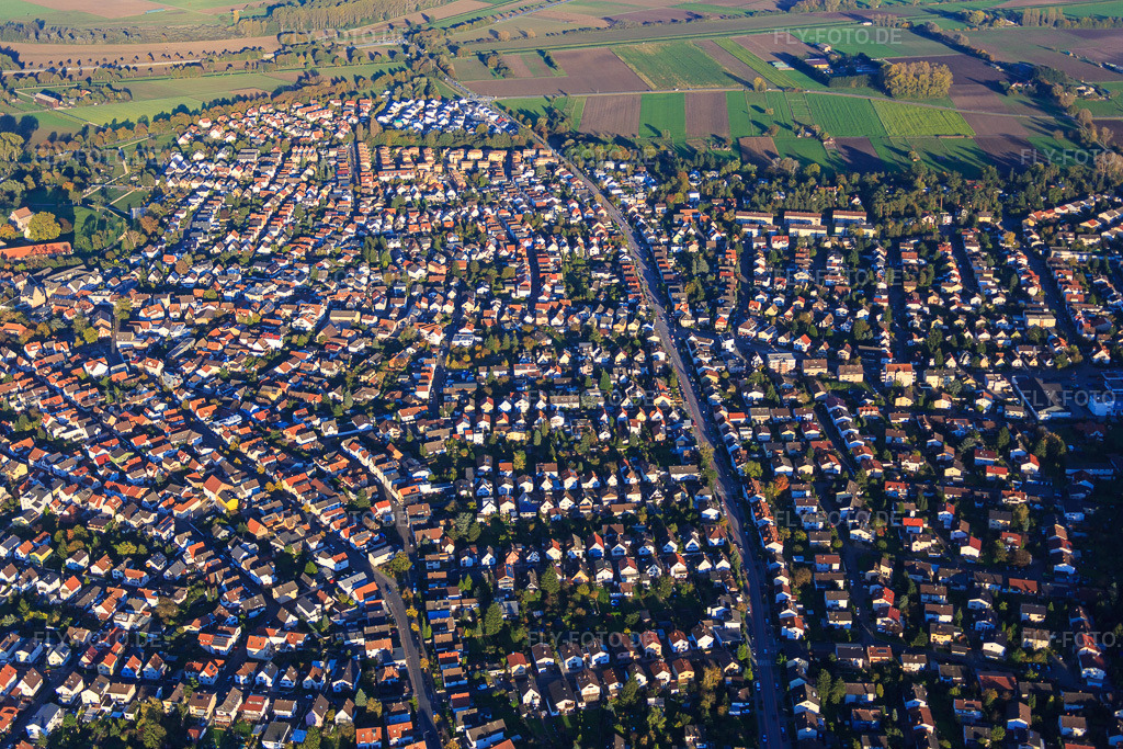 Luftbild: Friedenstraße von Westen in Lorsch im Bundesland Hessen in Deutschland. Foto: IMG_074990.jpg vom 18.10.2014 durch Werner Riehm/FLY-FOTO.de