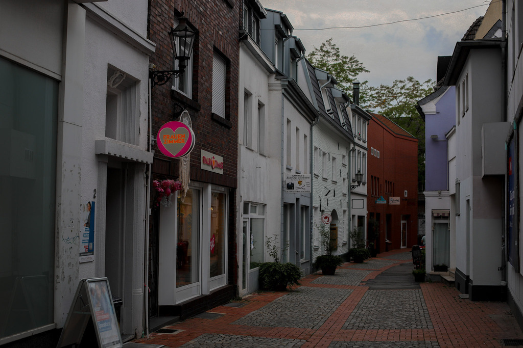 Moers_Stadtrundgang_070825_28 | Bildergalerie von Sport-Ereignissen aber auch von weiteren spannenden Dingen - nicht nur vom Niederrhein. In Anlehnung an den bekannten Spruch von Hanns Dieter Hüsch heißt das Motto: "Niederrhein ist überall".  - Realisiert mit Pictrs.com