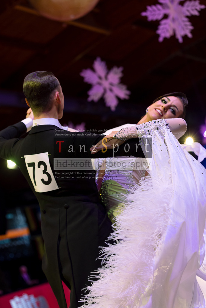 20241215_WDSF_Int_Open_Std-Riga-9533 | Tanzsportbilder, Standardtanz, Lateintanz, WDSF, DTV, LTVB, dancecomp, goc, hessen tanzt, blaues band der spree, walzer, tango, wiener walzer, slowfox, quickstepp, samba, rumba, cha-cha-cha, paso doble. jive, hd-kroft photography, turniertanzsport