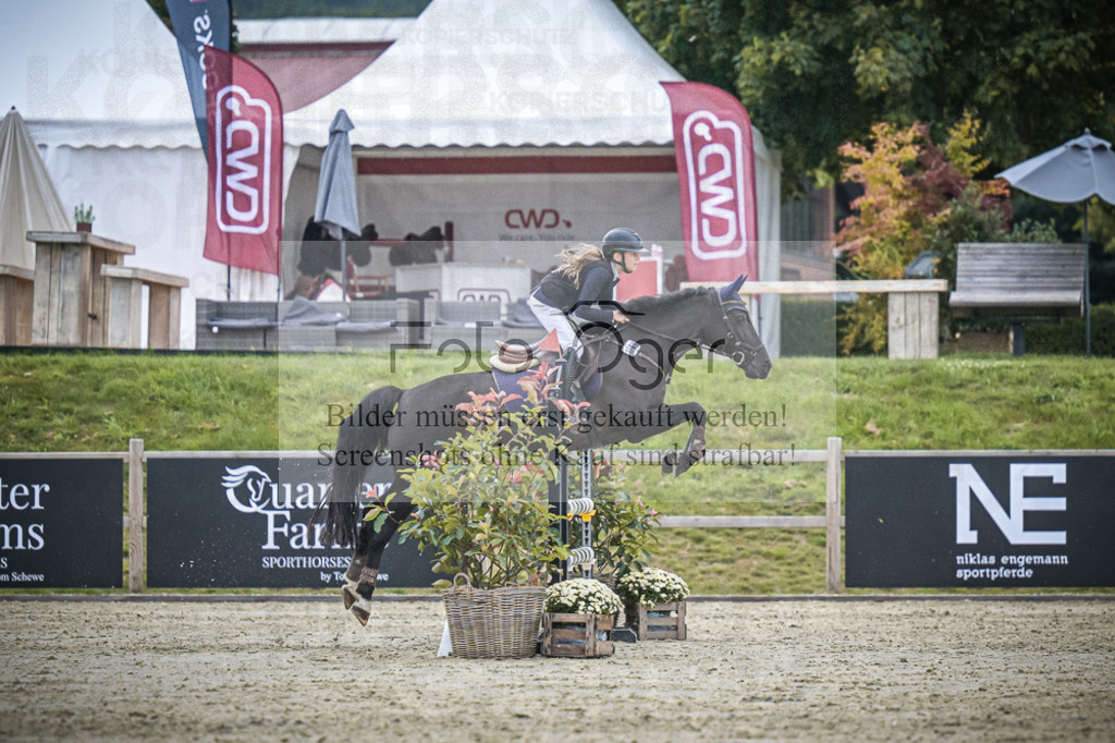 DOS_2359 | Entdecke hochwertige Reitturnierfotos von Foto Oger. Professionell, emotional und authentisch – jetzt Lieblingsmomente im Shop bestellen.Deutschlandweite Turnierfotografie. - Realisiert mit Pictrs.com