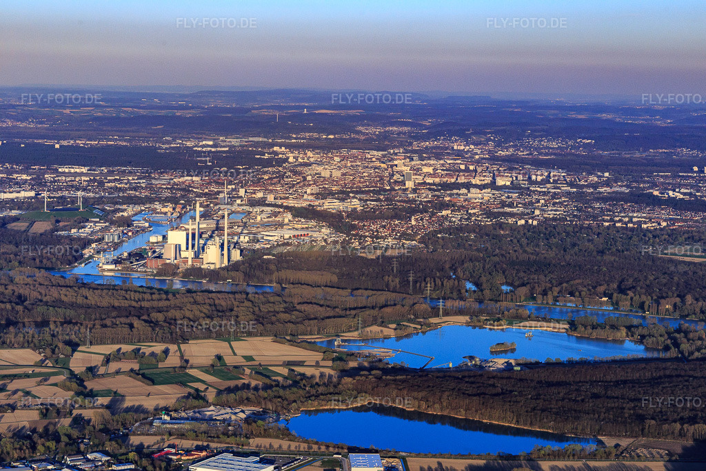 Luftbild: Karlsruher Rheinhäfen jenseits des Rheins mit EnBW Energie Baden-Württemberg AG, Rheinhafen-Dampfkraftwerk Karlsruhe im Ortsteil Daxlanden in Karlsruhe im Bundesland Baden-Württemberg in Deutschland. Foto: IMG_097892.jpg vom 27.03.2017 durch Werner Riehm/FLY-FOTO.deWWW.ENBW.COM