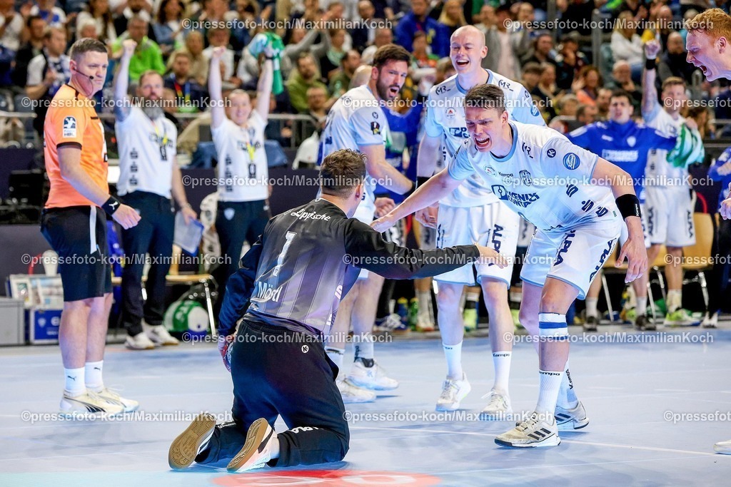 xSSCx19042601025 | 19.04.2026, xsscx, Handball, DHB-Pokal Lidl Final4, Spiel um Platz 3, TBV Lemgo-Lippe - SC Magdeburg, Saison 2025 / 2026 Herren, Lanxess Arena, Köln: Constantin Möstl (TBV Lemgo Lippe #01) jubelnd nach einem verhinderten Treffer mit Frederik Simak (TBV Lemgo Lippe #08) Photo: xSandraxScherningxPressefotoKochx