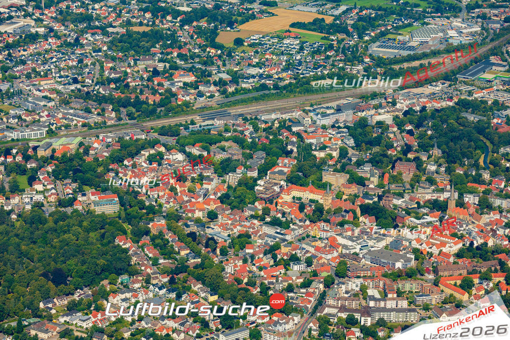 Übersichts Bild Herford - Die Luftaufnahme wurde 2025 vom UL-Flugzeug heraus erstellt ( keine Drohnenaufnahme ) - Hochauflösende Luftaufnahme - für Wandbilder und großformatige Ausdrucke geeignet. Das besondere Geschenk!Hier alle&nbsp;Infos zur Lizenzierung der LuftaufnahmeWir fliegen auch dieses Jahr wieder in Ihre Region um Luftbilder zu erstellen.- Luftbild anfragen