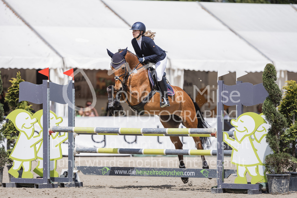 230519_MayDays_A2-Spr-U25-317 | Deine schönsten Turniermomente als professionelle Fotos! Entdecke hochwertige Pferdesport-Fotografie im Online-Shop. Jetzt Fotos finden & bestellen!