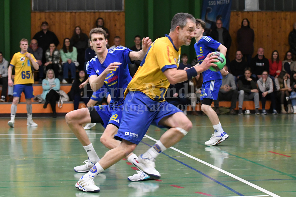 SSG Metten : MTV Pfaffenhofen | kam zu spät Patrick Sigl (SSG Metten #99) gegen Pfaffenhofens Pröbszl Nico - Realisiert mit Pictrs.com