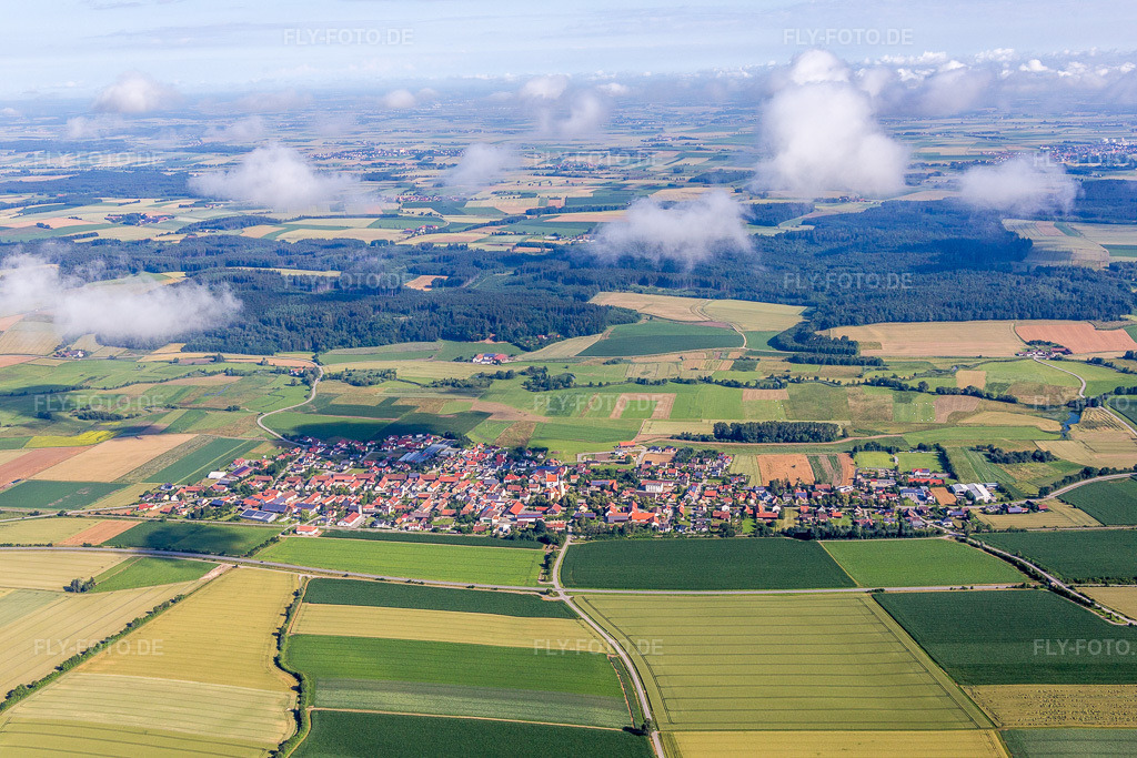 Luftbild: Ortsansicht im Ortsteil Sallach in Geiselhöring im Bundesland Bayern in Deutschland. Foto: IMG_090562.jpg vom 03.07.2016 durch Werner Riehm/FLY-FOTO.de