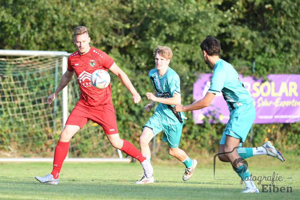 TuS Eversten-SG FriPe | Herren Kreisliga; TuS Eversten (mint)-SG FriPe (rot) am 15.08.2025 in Oldenburg (Sportanlage TuS Eversten), Photo: Philip Eiben 2025 - Realisiert mit Pictrs.com