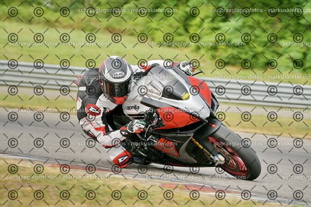 25bt05-0411 | markuskiefer.com - Realisiert mit Pictrs.com
