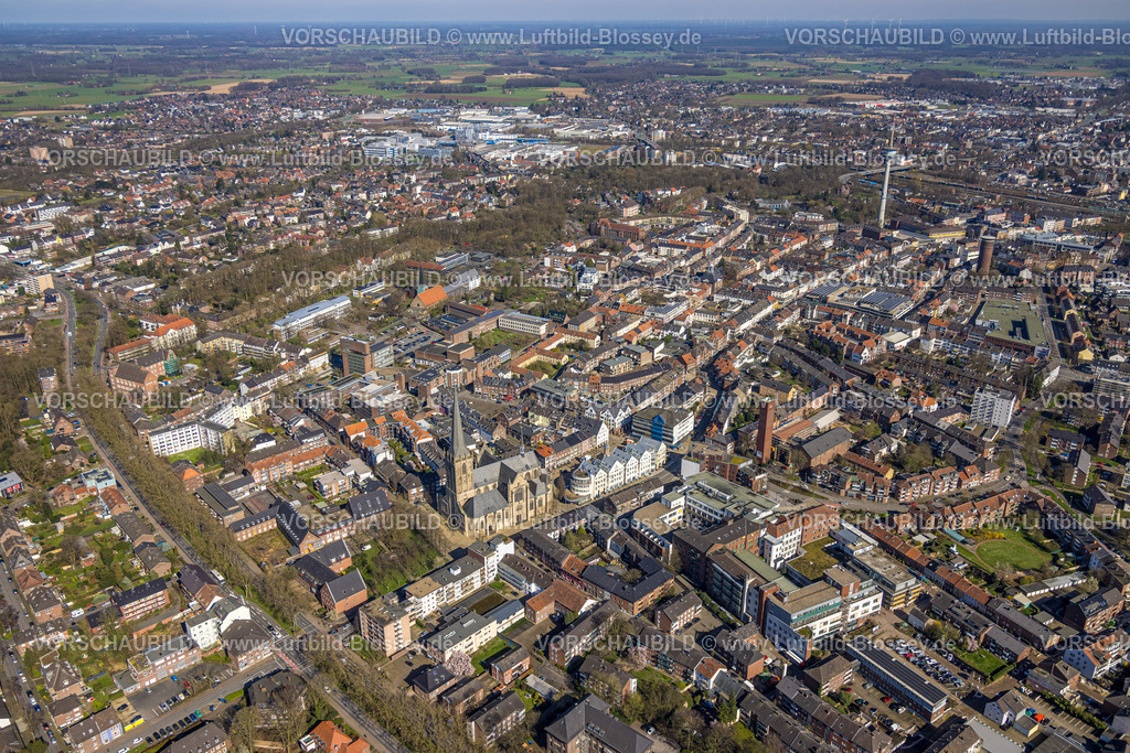 Wesel240311228 | Luftbild, Wohngebiet City und Ortsansicht Wesel, mit Willibrodi Dom und Rathaus Stadtverwaltung, hinten der Fernmeldeturm Langer Heinrich, Wesel, Nordrhein-Westfalen, Deutschland