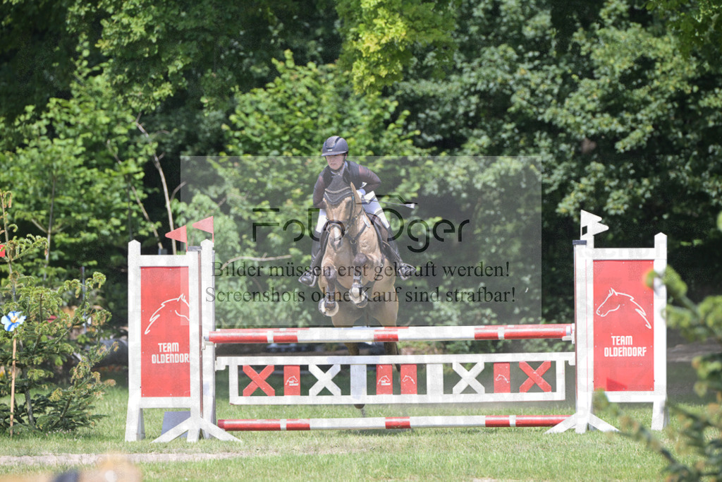 DOS_5066 | Entdecke hochwertige Reitturnierfotos von Foto Oger. Professionell, emotional und authentisch – jetzt Lieblingsmomente im Shop bestellen.Deutschlandweite Turnierfotografie. - Realisiert mit Pictrs.com