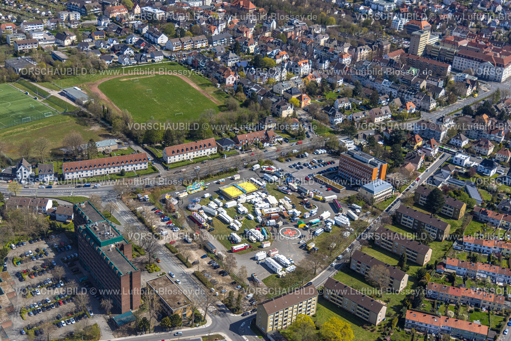 Hagen220401916 | Luftbild, Osterkirmes auf dem Otto-Ackermann-Platz, Polizeipräsidium Hagen Funckestraße, Straßen.NRW Regionalniederlassung, Altenhagen, Hagen, Ruhrgebiet, Nordrhein-Westfalen, Deutschland