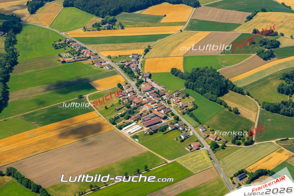 Das Luftbild zeigt : Tasching Cham - Die Luftaufnahme wurde 2023 vom UL-Flugzeug aus erstellt ( keine Drohne ) - Hochauflösende Luftaufnahme - Für grossformatige Ausdrucke geeignet. Die Geschenkidee !Mit Lizenz und Bildrechte bestellbar
