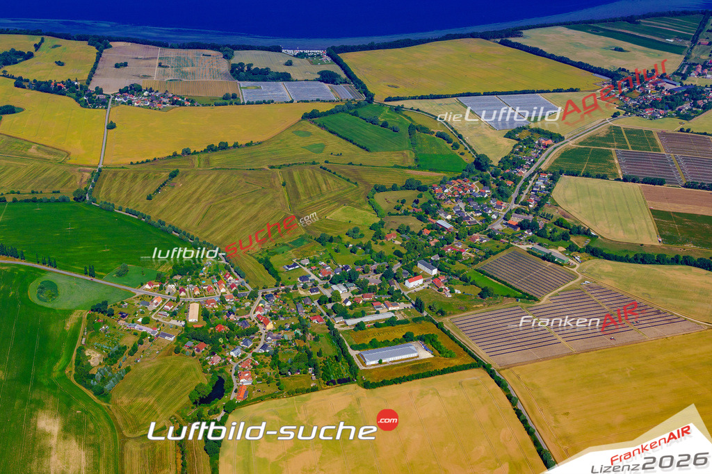 Die Luftbildaufnahme Beckerwitz - Ostsee wurde 2018 mittels Flugzeug (keine Drohne) erstellt. Perfekte Schärfe und Druck- Auflösung- Garantiert!