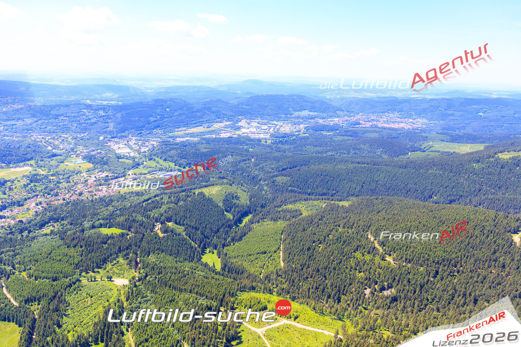 Die Luftaufnahme der Stadt Suhl wurde vom UL-Flugzeug heraus erstellt ( keine Drohne )- hohe Auflösung für beste Qualität