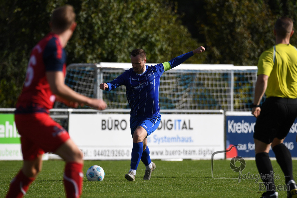 FC Rastede-GVO Oldenburg | Herren Bezirksliga 2; FC Rastede (blau)-GVO Oldenburg (rot) am 29.09.2024; in Rastede (Sportanlage Köttersweg), Photo: Philip Eiben 2024 - Realisiert mit Pictrs.com